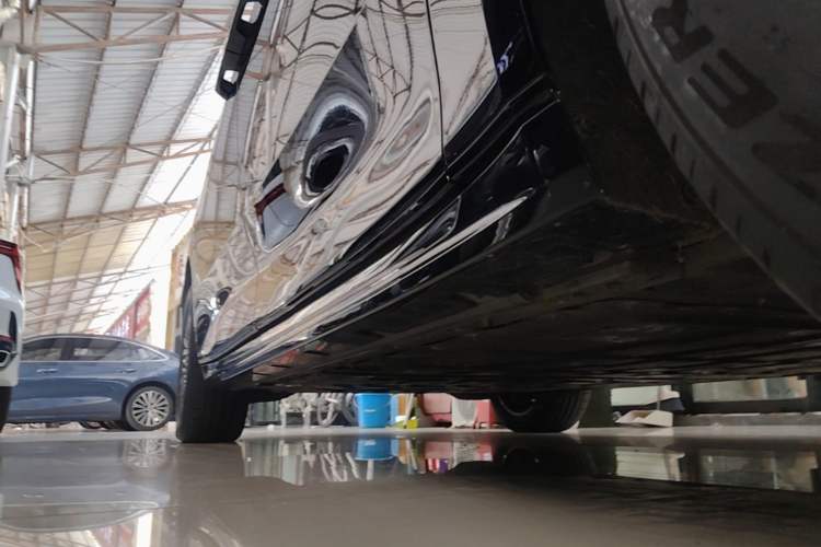 Used Zeekr 009 2024 7-Seater Walk-Through Version Four-Wheel Drive 108 kWh Right Side Sill