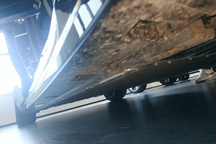 Used Zeekr 009 2024 7-Seater Aisle Version 108 kWh Right Side Sill