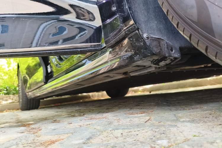 Used Zeekr 009 2024 Six-Seat Executive Version 4WD 108 kWh Right Side Sill