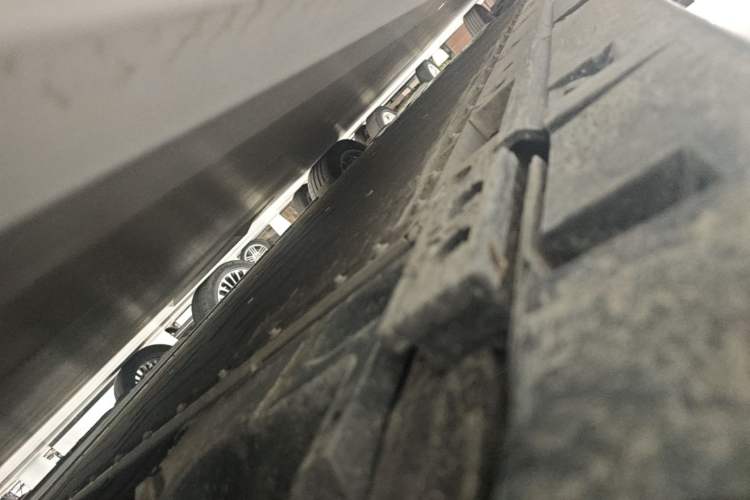 Used Zeekr 009 2024 7-Seater Walk-Through Version Four-Wheel Drive 108 kWh Right Side Sill