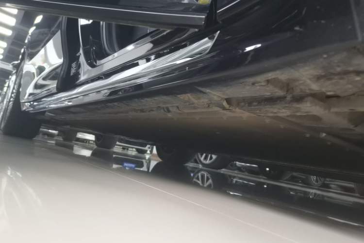 Used Zeekr 009 2024 Six-Seat Executive Version 4WD 108 kWh Right Side Sill
