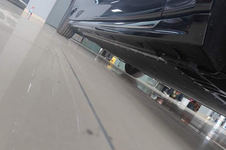 Used Zeekr 009 2024 Six-Seat Executive Version 4WD 108 kWh Right Side Sill