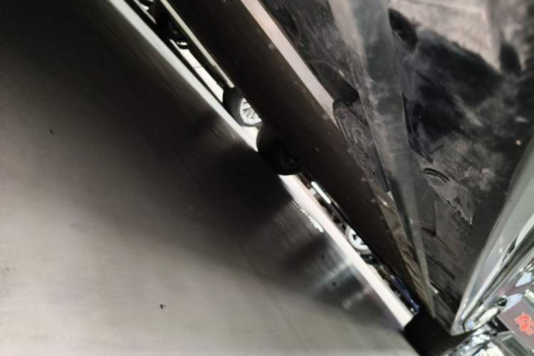 Used Zeekr 009 2024 7-Seater Walk-Through Version Four-Wheel Drive 108 kWh Right Side Sill