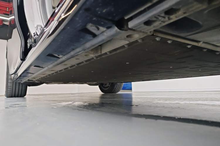 Used Zeekr 009 2024 Six-Seat Executive Version 4WD 108 kWh Right Side Sill