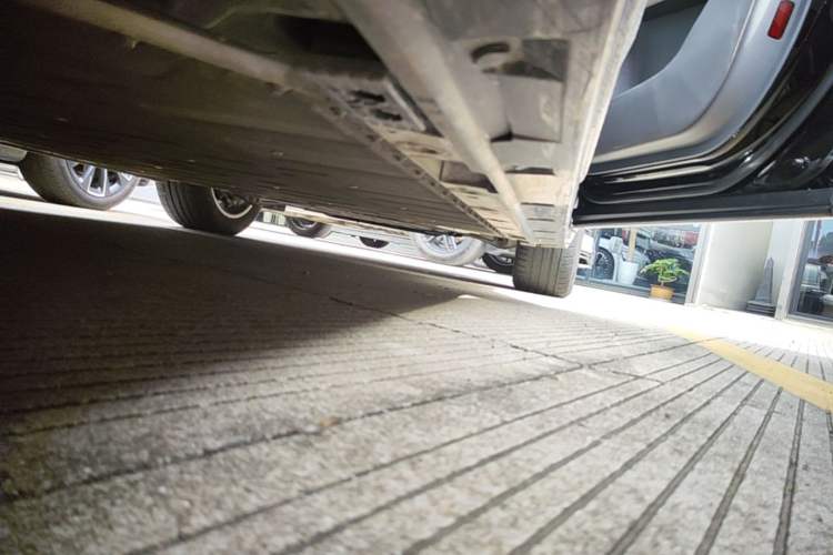 Used Zeekr 009 2024 Six-Seat Executive Version 4WD 108 kWh Right Side Sill