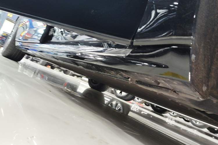 Used Zeekr 009 2024 Six-Seat Executive Version 4WD 108 kWh Right Side Sill