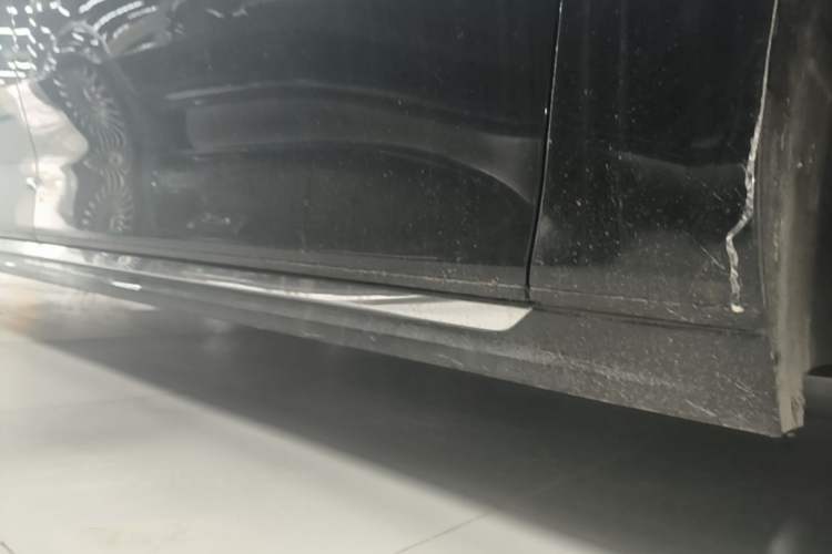 Used Zeekr 009 2024 7-Seater Walk-Through Version Four-Wheel Drive 108 kWh Right Side Sill