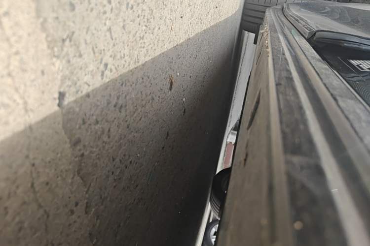 Used Zeekr 009 2024 Six-Seat Executive Version 4WD 108 kWh Right Side Sill