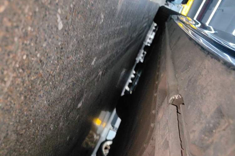 Used Zeekr 009 2024 7-Seater Walk-Through Version Four-Wheel Drive 108 kWh Right Side Sill