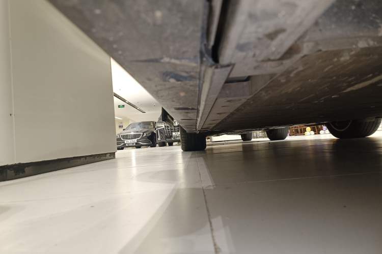 Used Zeekr 009 2024 7-Seater Aisle Version 108 kWh Right Side Sill