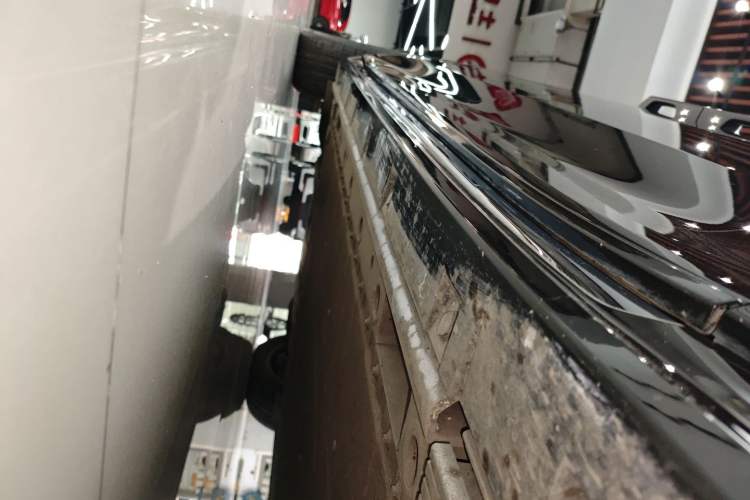 Used Zeekr 009 2024 Six-Seat Executive Version 4WD 108 kWh Right Side Sill