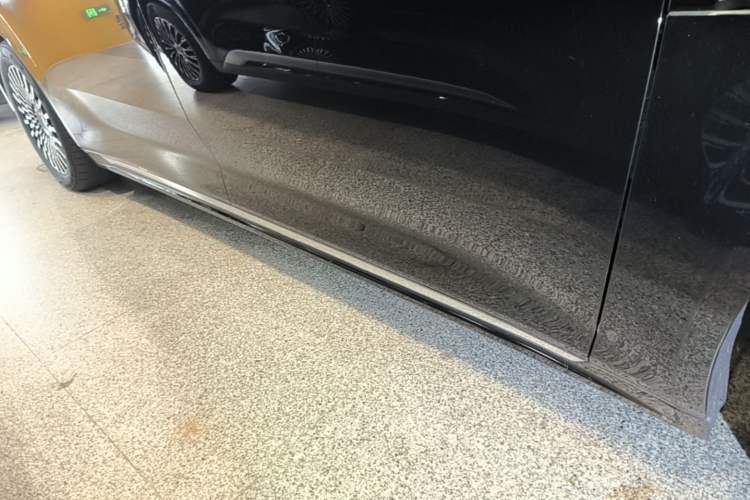 Used Zeekr 009 2024 Six-Seat Executive Version 4WD 108 kWh Right Side Sill