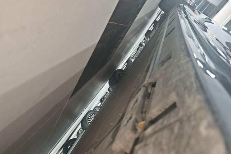 Used Zeekr 009 2024 7-Seater Walk-Through Version Four-Wheel Drive 108 kWh Right Side Sill