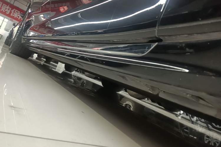 Used Zeekr 009 2024 7-Seater Walk-Through Version Four-Wheel Drive 108 kWh Right Side Sill