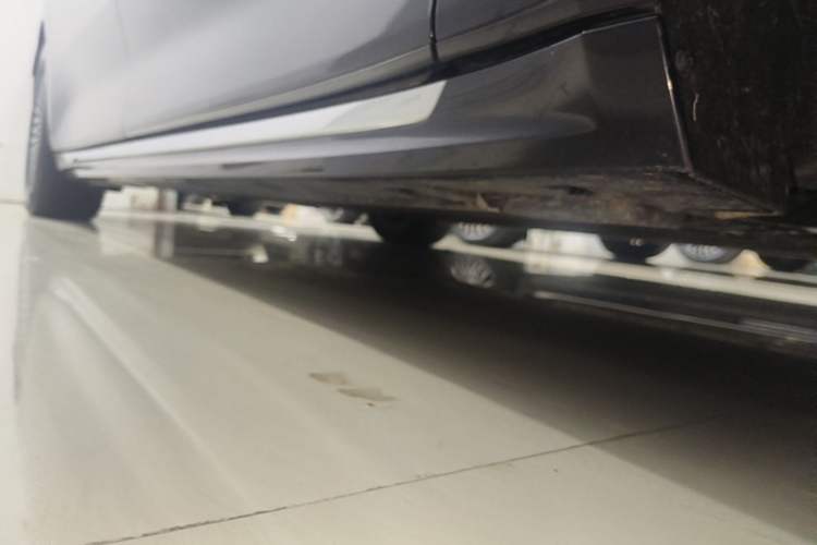 Used Zeekr 009 2024 Six-Seat Executive Version 4WD 108 kWh Right Side Sill