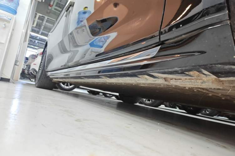 Used Zeekr 009 2024 7-Seater Aisle Version 108 kWh Right Side Sill