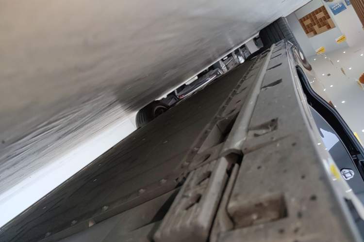 Used Zeekr 009 2024 Six-Seat Executive Version 4WD 108 kWh Right Side Sill