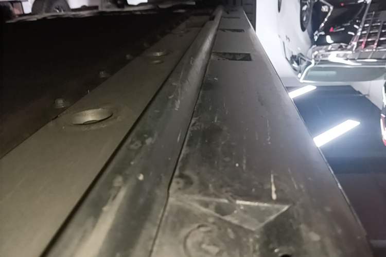 Used Zeekr 009 2024 Six-Seat Executive Version 4WD 108 kWh Right Side Sill
