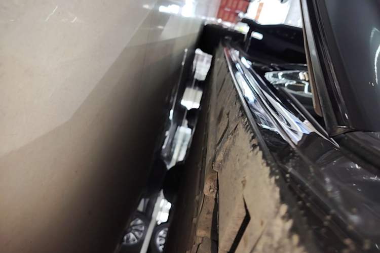 Used Zeekr 009 2024 7-Seater Aisle Version 108 kWh Right Side Sill
