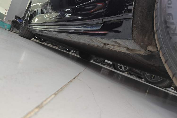Used Zeekr 009 2024 7-Seater Aisle Version 108 kWh Right Side Sill