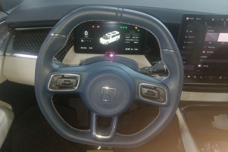 Used Zeekr 009 2024 7-Seater Walk-Through Version Four-Wheel Drive 108 kWh Steering Wheel