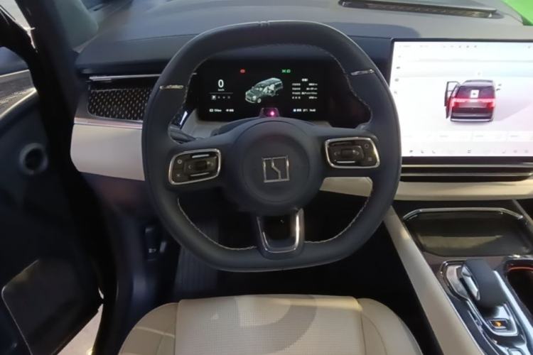 Used Zeekr 009 2024 7-Seater Walk-Through Version Four-Wheel Drive 108 kWh Steering Wheel