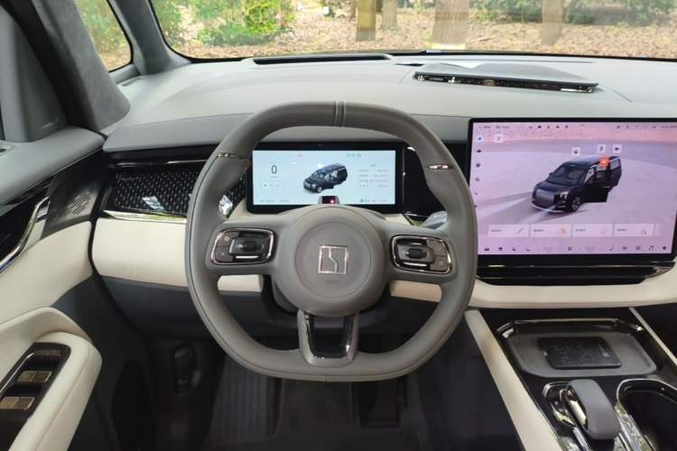 Used Zeekr 009 2024 Six-Seat Executive Version 4WD 108 kWh Steering Wheel