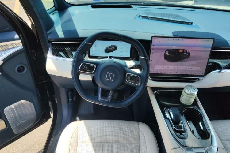 Used Zeekr 009 2024 Six-Seat Executive Version 4WD 108 kWh Steering Wheel