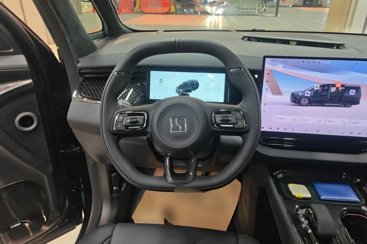 Used Zeekr 009 2024 7-Seater Walk-Through Version Four-Wheel Drive 108 kWh Steering Wheel