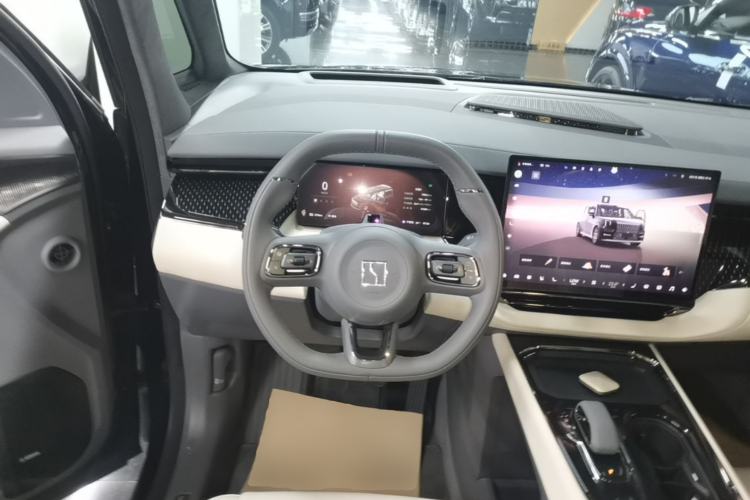 Used Zeekr 009 2024 Six-Seat Executive Version 4WD 108 kWh Steering Wheel