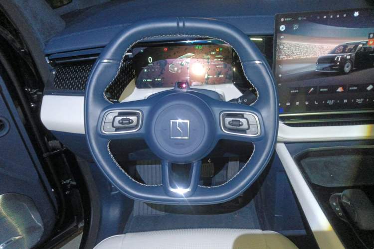 Used Zeekr 009 2024 Six-Seat Executive Version 4WD 108 kWh Steering Wheel
