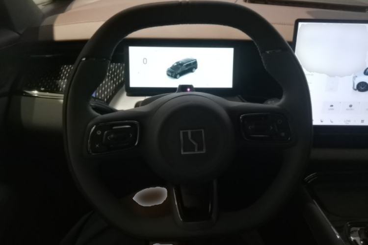 Used Zeekr 009 2024 7-Seater Walk-Through Version Four-Wheel Drive 108 kWh Steering Wheel