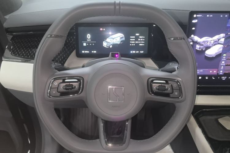 Used Zeekr 009 2024 7-Seater Walk-Through Version Four-Wheel Drive 108 kWh Steering Wheel
