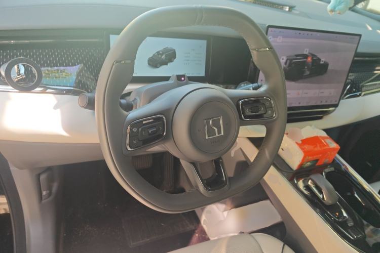 Used Zeekr 009 2024 Six-Seat Executive Version 4WD 108 kWh Steering Wheel
