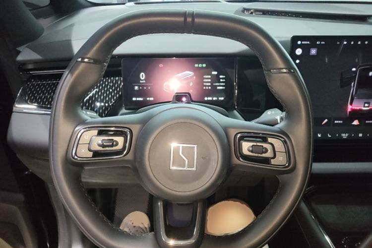 Used Zeekr 009 2024 Six-Seat Executive Version 4WD 108 kWh Steering Wheel