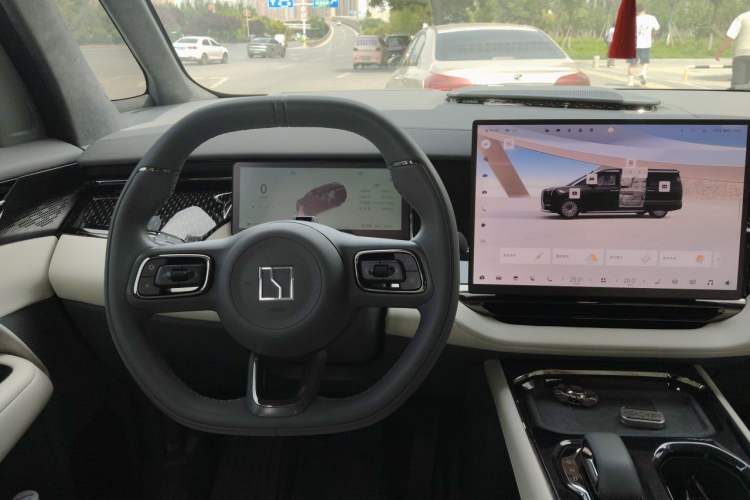 Used Zeekr 009 2024 7-Seater Walk-through Version 4WD 140 kWh Steering Wheel