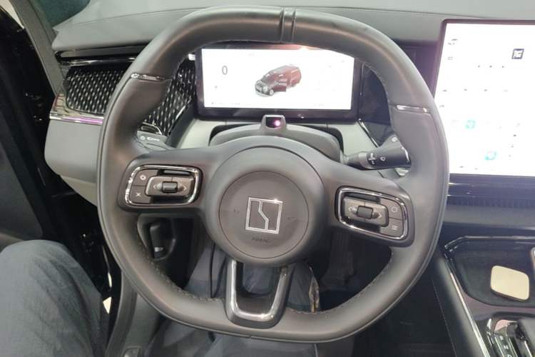 Used Zeekr 009 2024 Six-Seat Executive Version 4WD 108 kWh Steering Wheel