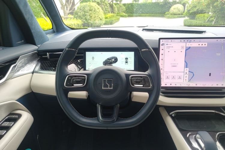 Used Zeekr 009 2024 Six-Seat Executive Version 4WD 108 kWh Steering Wheel
