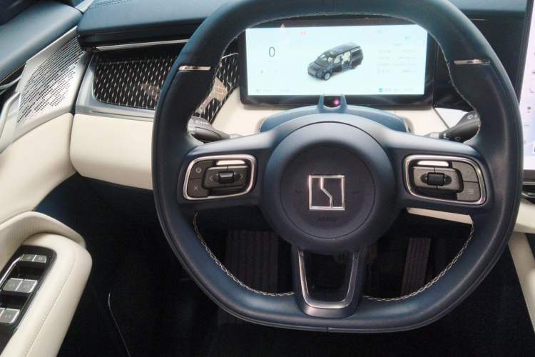 Used Zeekr 009 2024 Six-Seat Executive Version 4WD 108 kWh Steering Wheel
