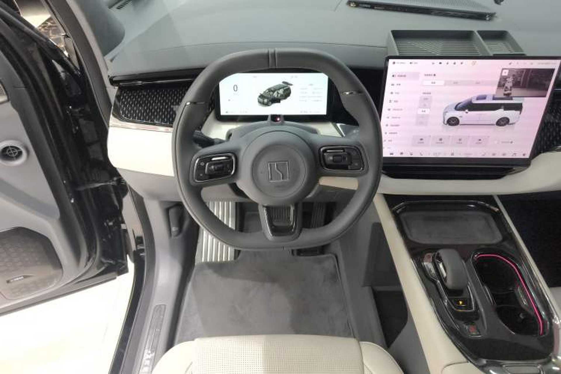 Used Zeekr 009 2024 7-Seater Aisle Version 108 kWh Steering Wheel