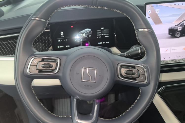 Used Zeekr 009 2024 7-Seater Walk-Through Version Four-Wheel Drive 108 kWh Steering Wheel