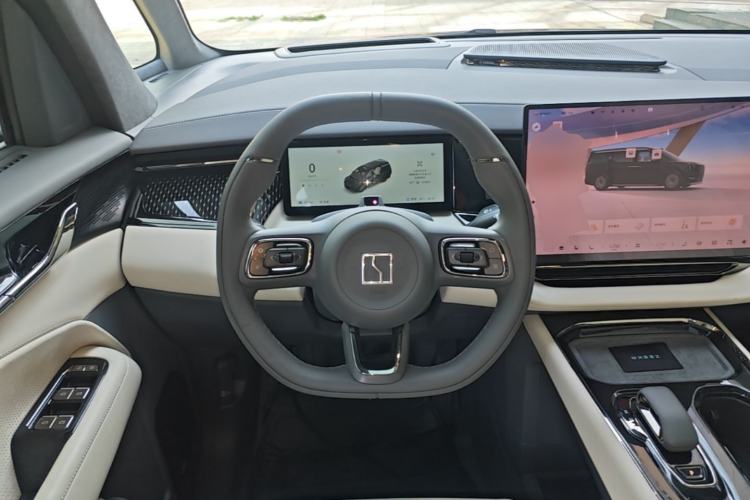Used Zeekr 009 2024 7-Seater Walk-Through Version Four-Wheel Drive 108 kWh Steering Wheel