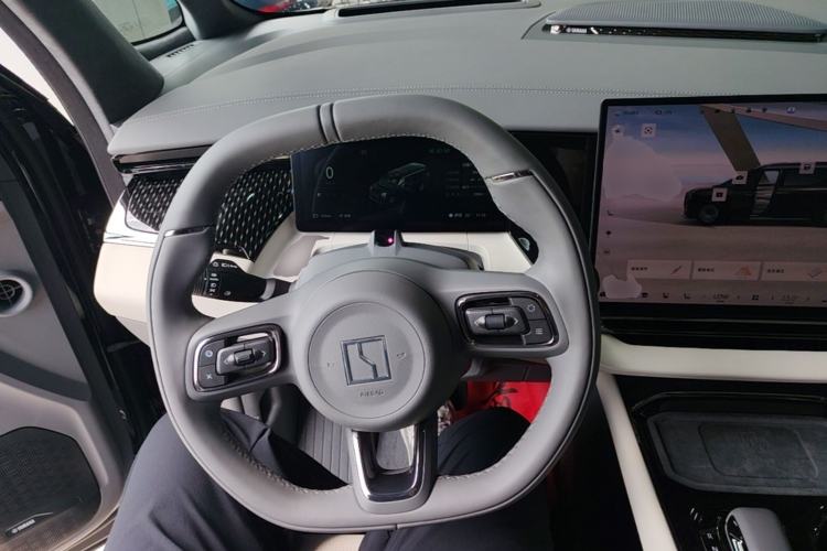 Used Zeekr 009 2024 7-Seater Walk-Through Version Four-Wheel Drive 108 kWh Steering Wheel