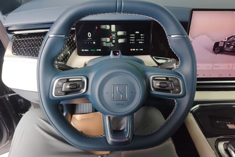 Used Zeekr 009 2024 7-Seater Walk-Through Version Four-Wheel Drive 108 kWh Steering Wheel