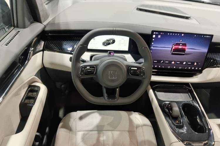 Used Zeekr 009 2024 7-Seater Walk-Through Version Four-Wheel Drive 108 kWh Steering Wheel