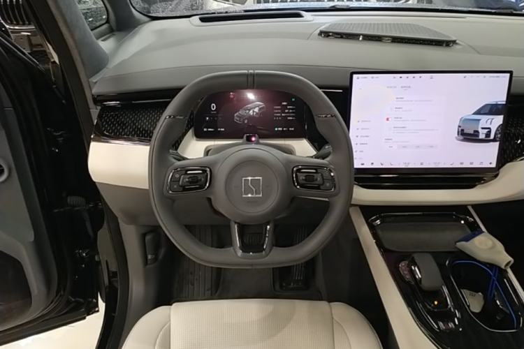 Used Zeekr 009 2024 7-Seater Walk-Through Version Four-Wheel Drive 108 kWh Steering Wheel