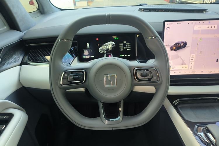 Used Zeekr 009 2024 7-Seater Walk-Through Version Four-Wheel Drive 108 kWh Steering Wheel