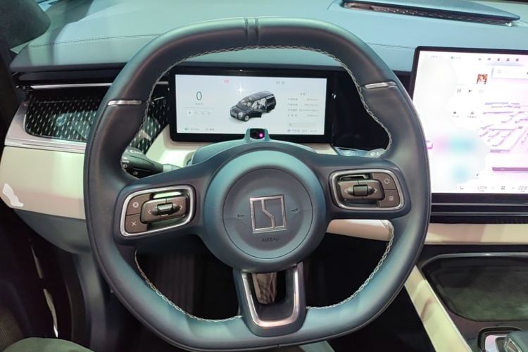 Used Zeekr 009 2024 Six-Seat Executive Version 4WD 108 kWh Steering Wheel