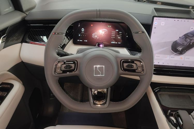Used Zeekr 009 2024 7-Seater Walk-Through Version Four-Wheel Drive 108 kWh Steering Wheel