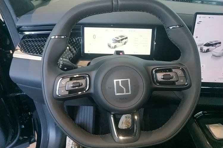 Used Zeekr 009 2024 7-Seater Aisle Version 108 kWh Steering Wheel